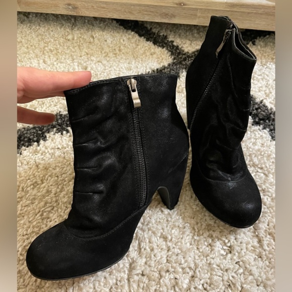 Curved Heel Booties in the style‎ “Jazzy” by Coconuts - 8.5